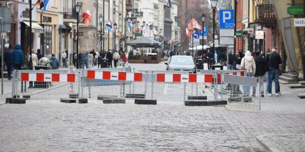 Karetka pogotowia nie mogła wjechać na toruńską starówkę