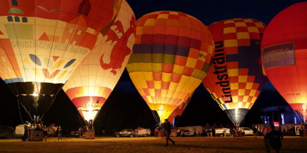 nocny pokaz balonów Toruń