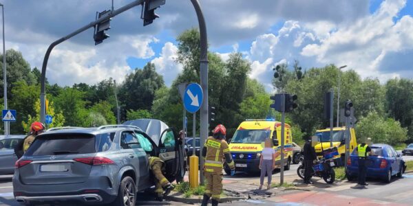 zderzenie dwóch samochodów w Toruniu
