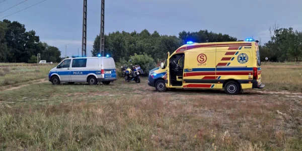 mężczyzna przy torach
