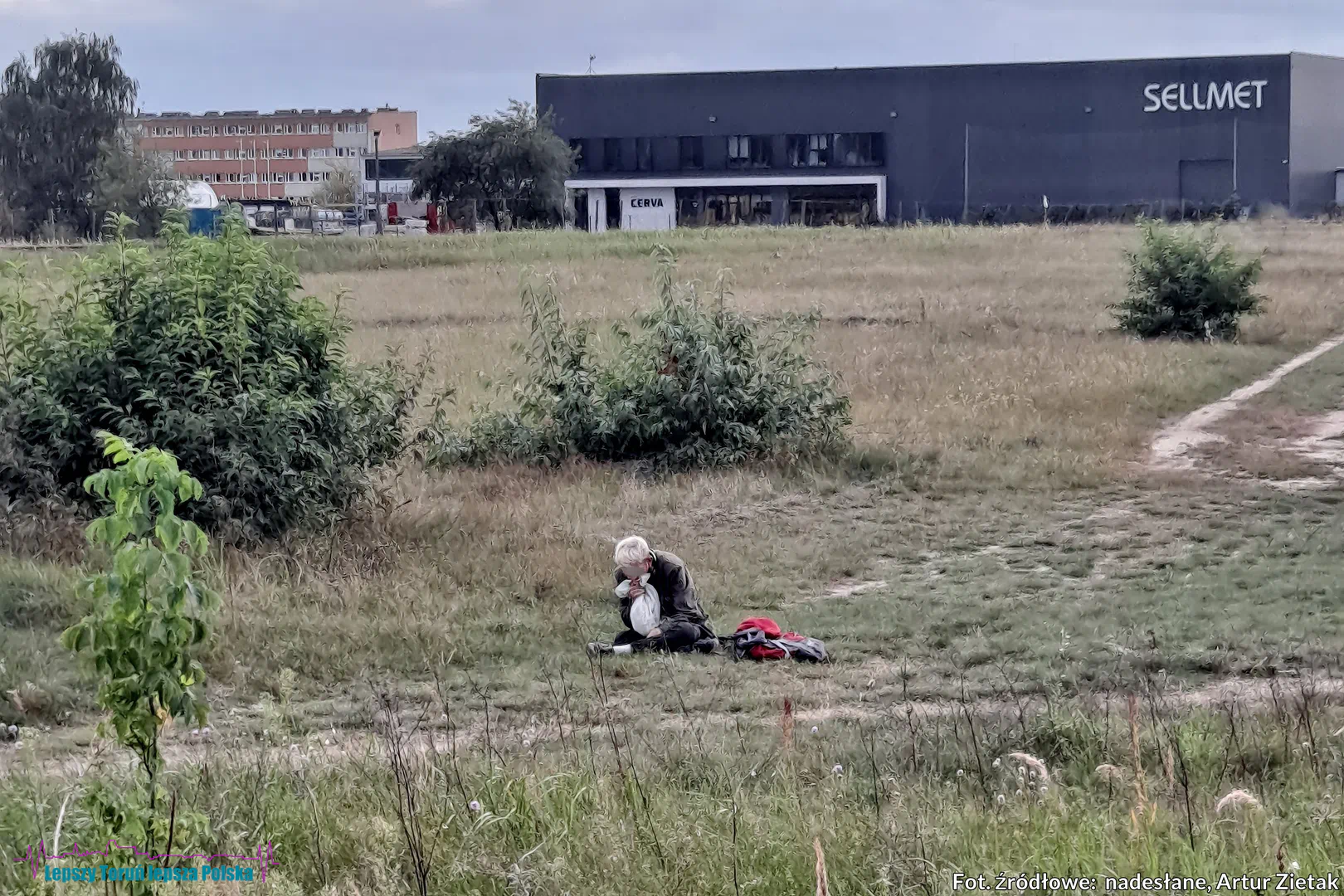 mężczyzna przy torach