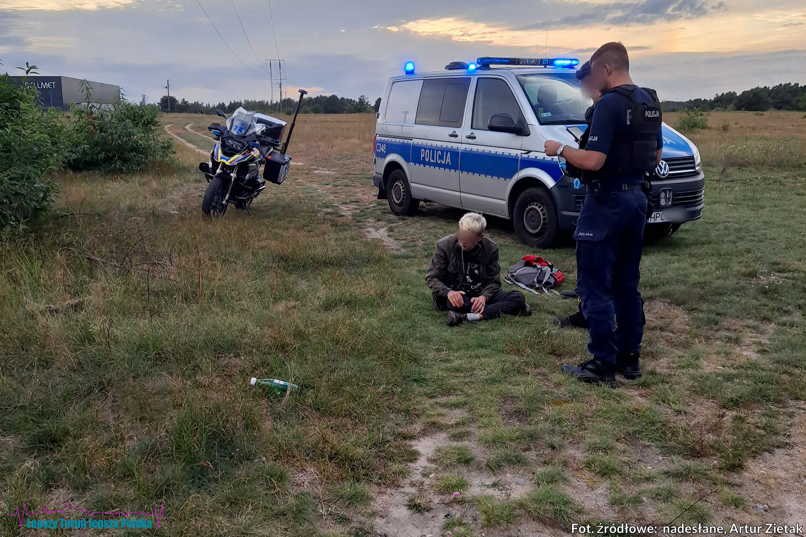 mężczyzna przy torach